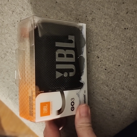 A JBL go 3 Bluetooth speaker - Picture 3 of 4